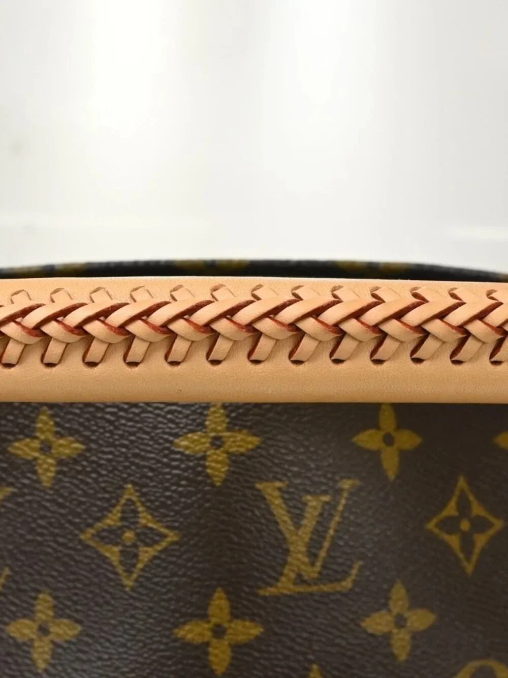 Louis Vuitton Monogram Artsy MM Handbag M40249